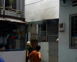 Cháy lớn nhà trọ khiến nhiều người nhập viện